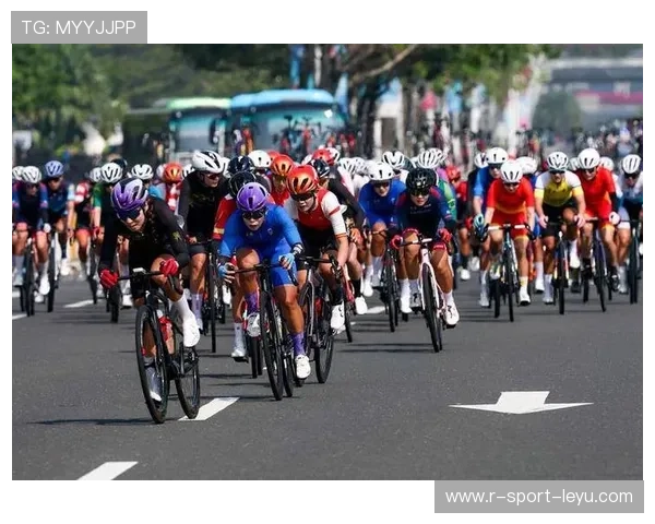 欧洲自行车赛激战正酣，观众热情高涨，欧洲自行车比赛